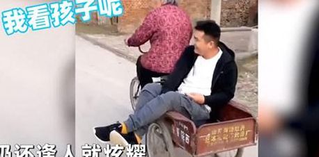 92岁奶奶骑三轮带30岁孙子兜风(小朋友骑三轮车兜风的文案？)