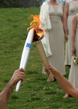 奥运圣火火种是通过什么取好的(奥运会圣火火种是用什么取好的？)