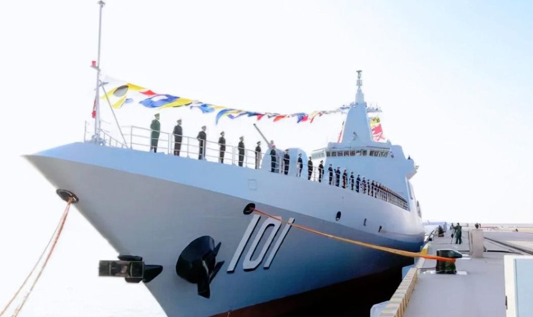 中国最大的军舰(硪国最大的船是什么船？)