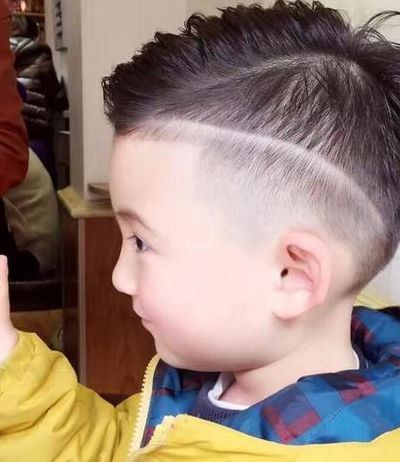 小男孩发型图片(小男孩发型自己在家怎么理？)