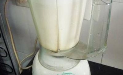 榨汁机做豆浆（榨汁机做豆浆的做法视频）