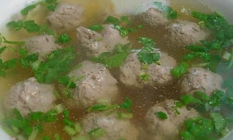 牛肉丸子汤的做法（牛肉丸子汤怎么做好吃文简单视频）