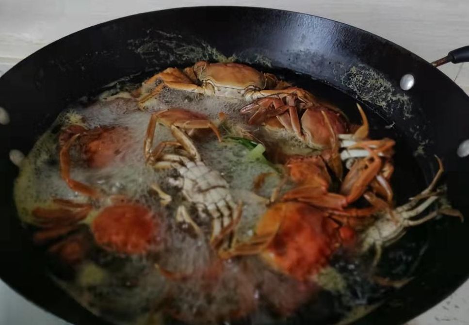 水煮螃蟹（冷水煮螃蟹述是热水煮螃蟹）